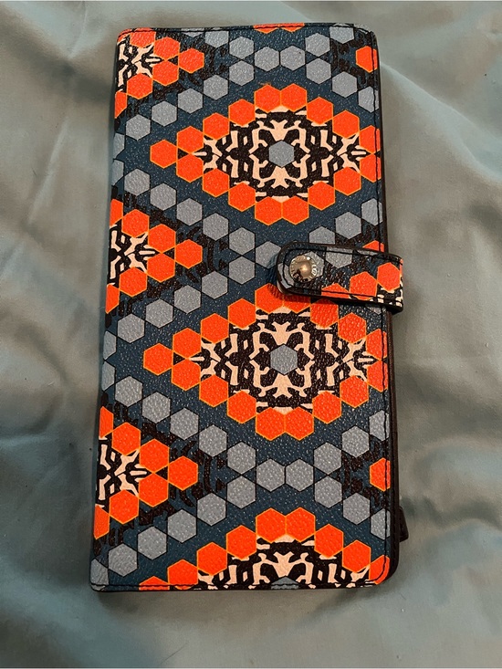 Vera Bradley Handbags - New Vera Bradley wallet PVC